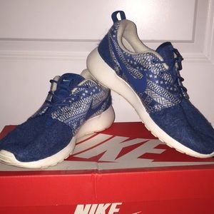 Women’s Nike shoes